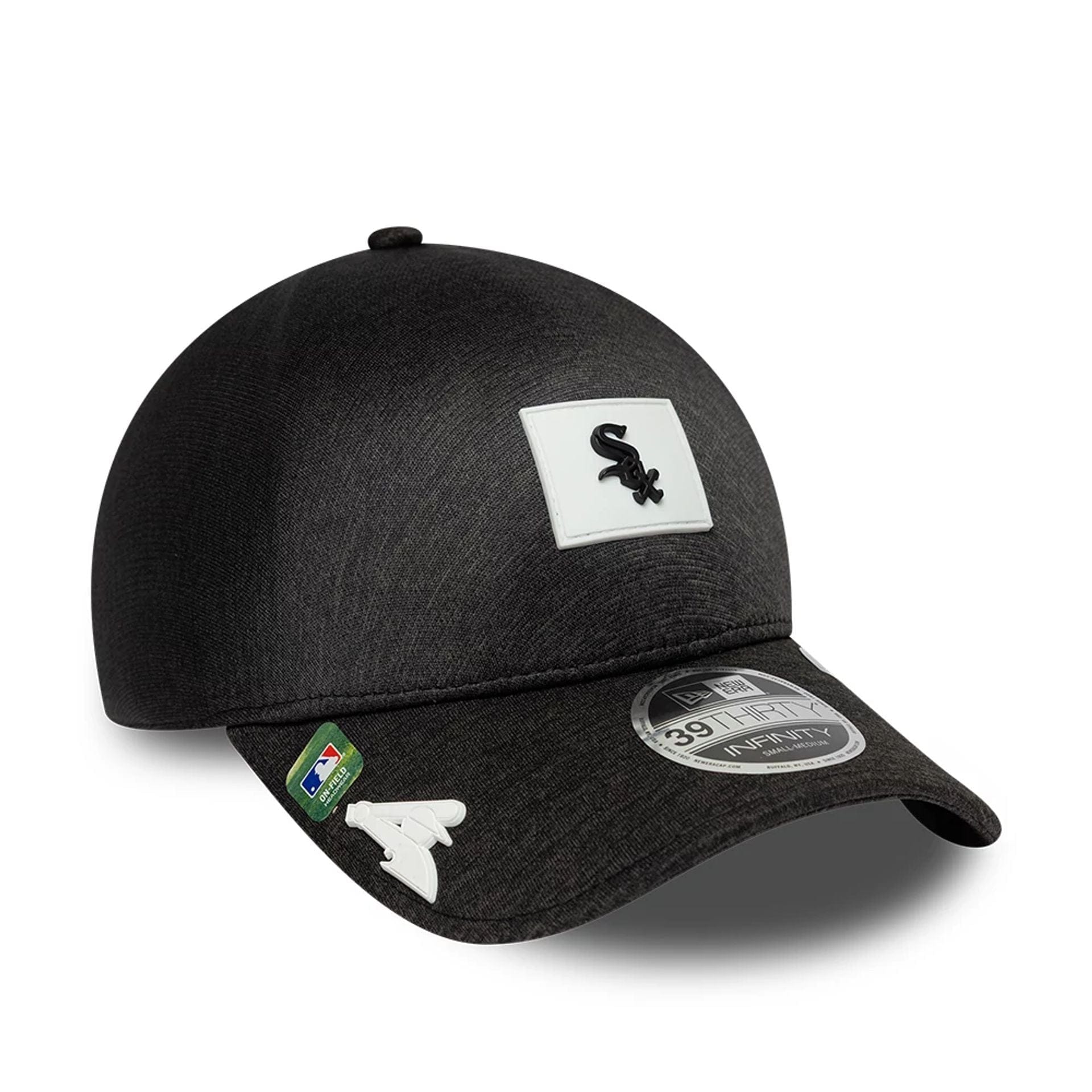 Pictured is this MLB Clubhouse Chicago White Sox 39THIRTY Infinity Stretch Fit cap in black. 1