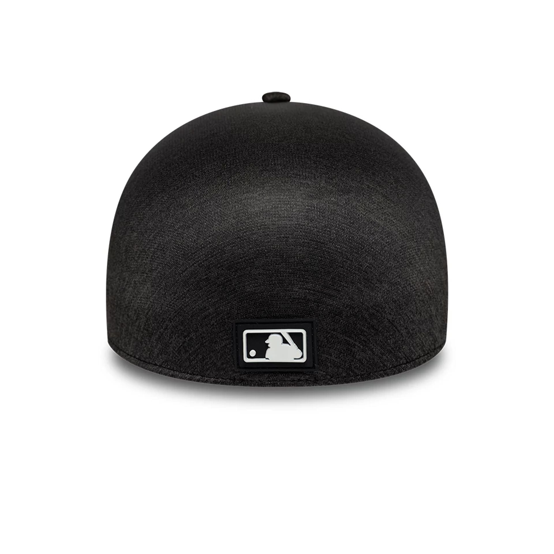 Pictured is this MLB Clubhouse Chicago White Sox 39THIRTY Infinity Stretch Fit cap in black. 4