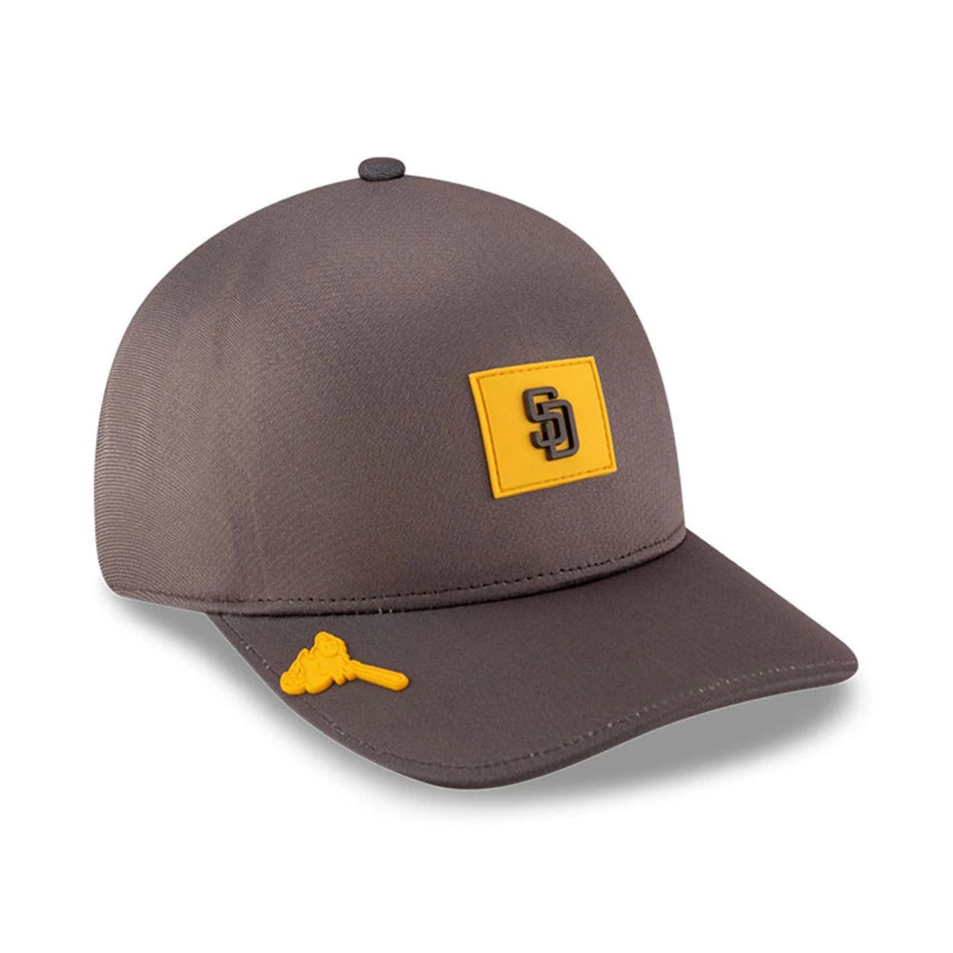 Pictured is this MLB Clubhouse San Diego Padres 39THIRTY Infinity Stretch Fit cap in dark brown. 1