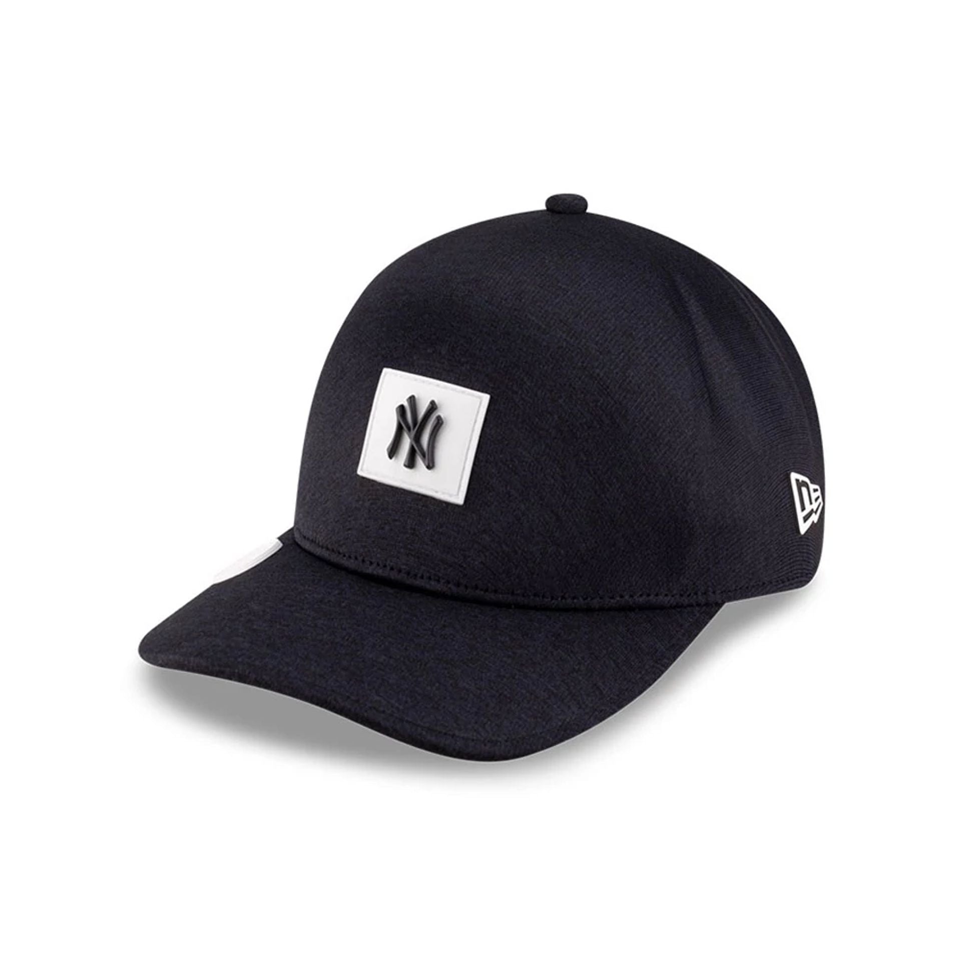 Pictured is this MLB Clubhouse New York Yankees 39THIRTY Infinity Stretch Fit cap in navy. 3