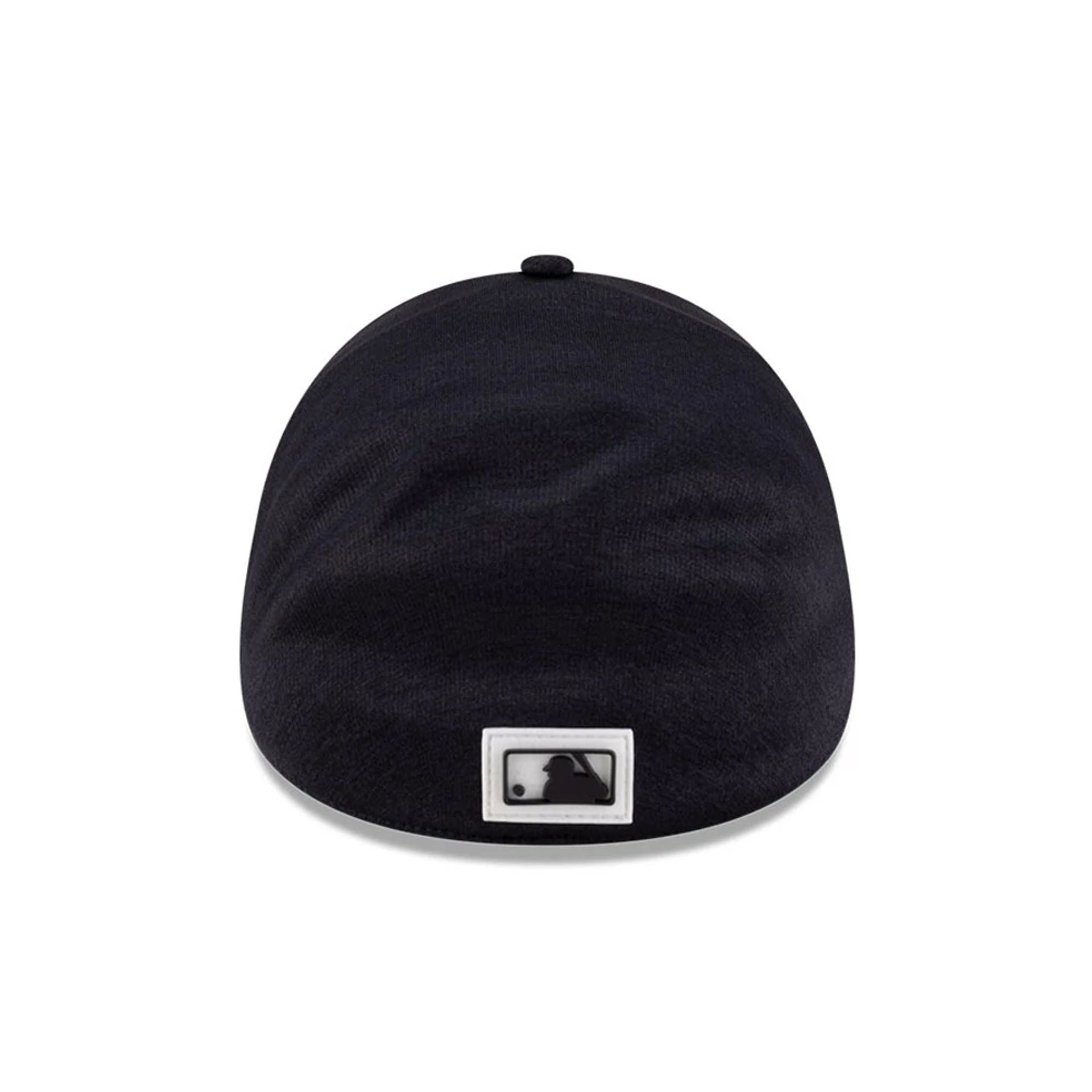 Pictured is this MLB Clubhouse New York Yankees 39THIRTY Infinity Stretch Fit cap in navy. 4