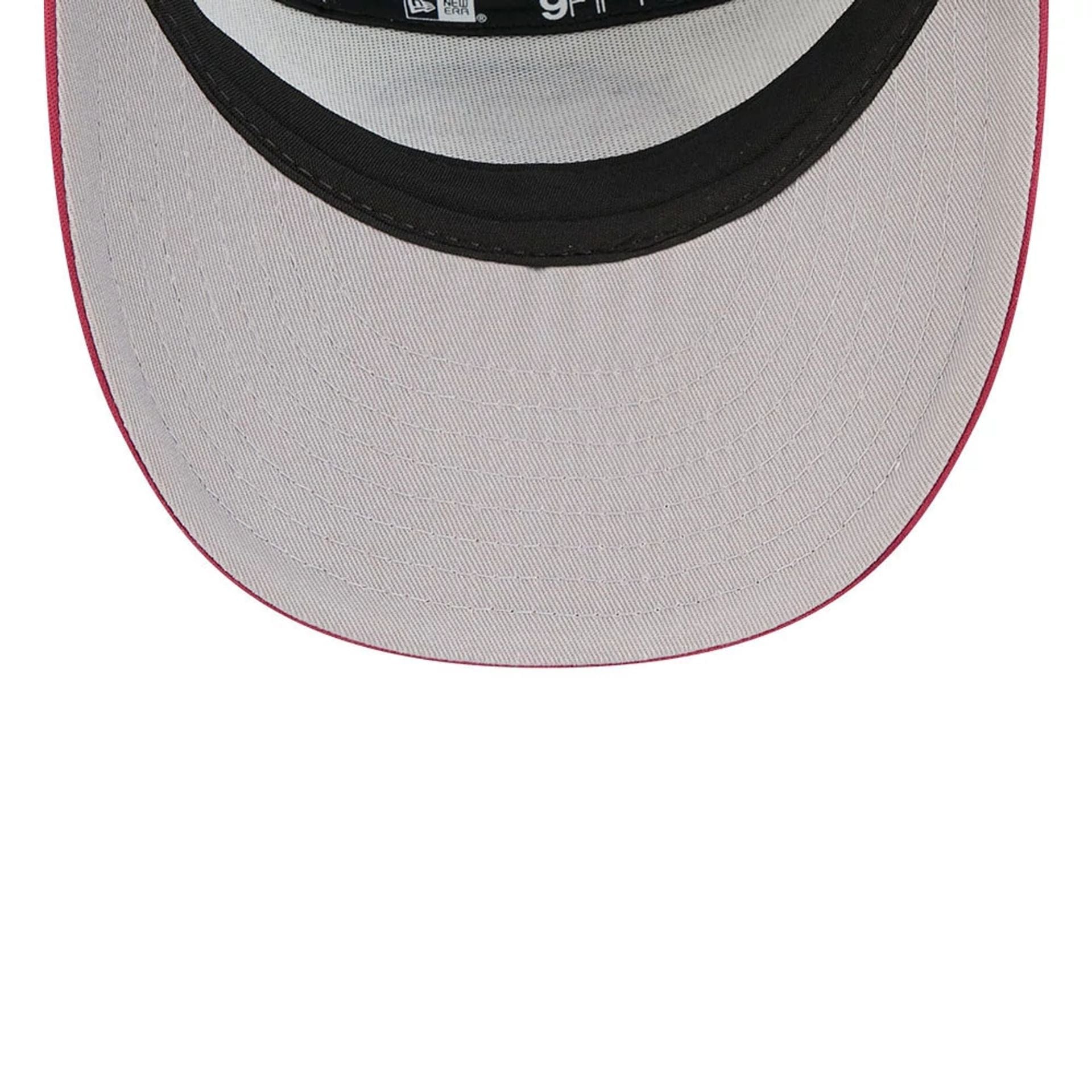 Pictured is this MLB Blocked Philadelphia Phillies 9FIFTY Split Panel Snapback cap in Dark Red. 2