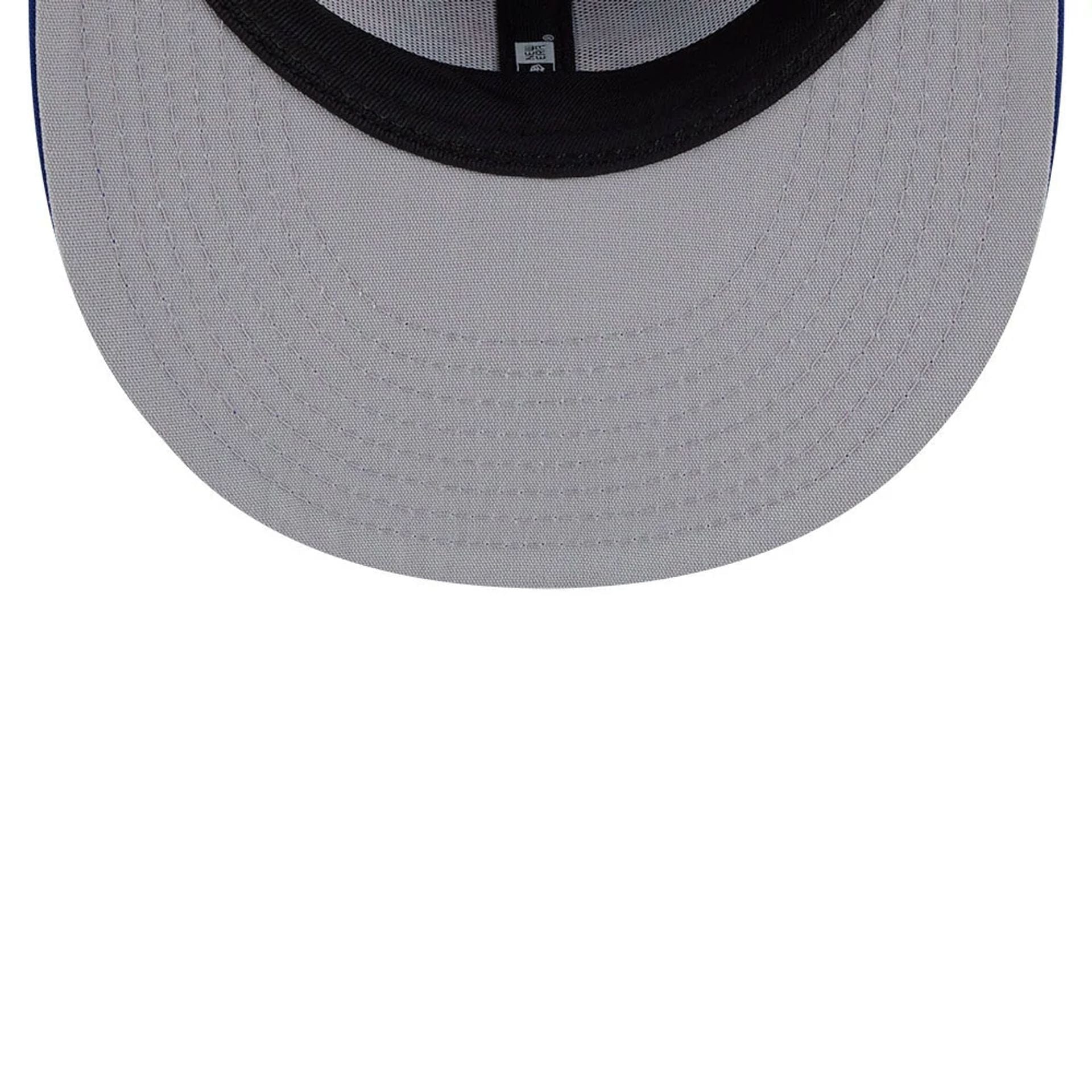 Pictured is this MLB Leaves New York Mets 59FIFTY Fitted cap in blue. 2