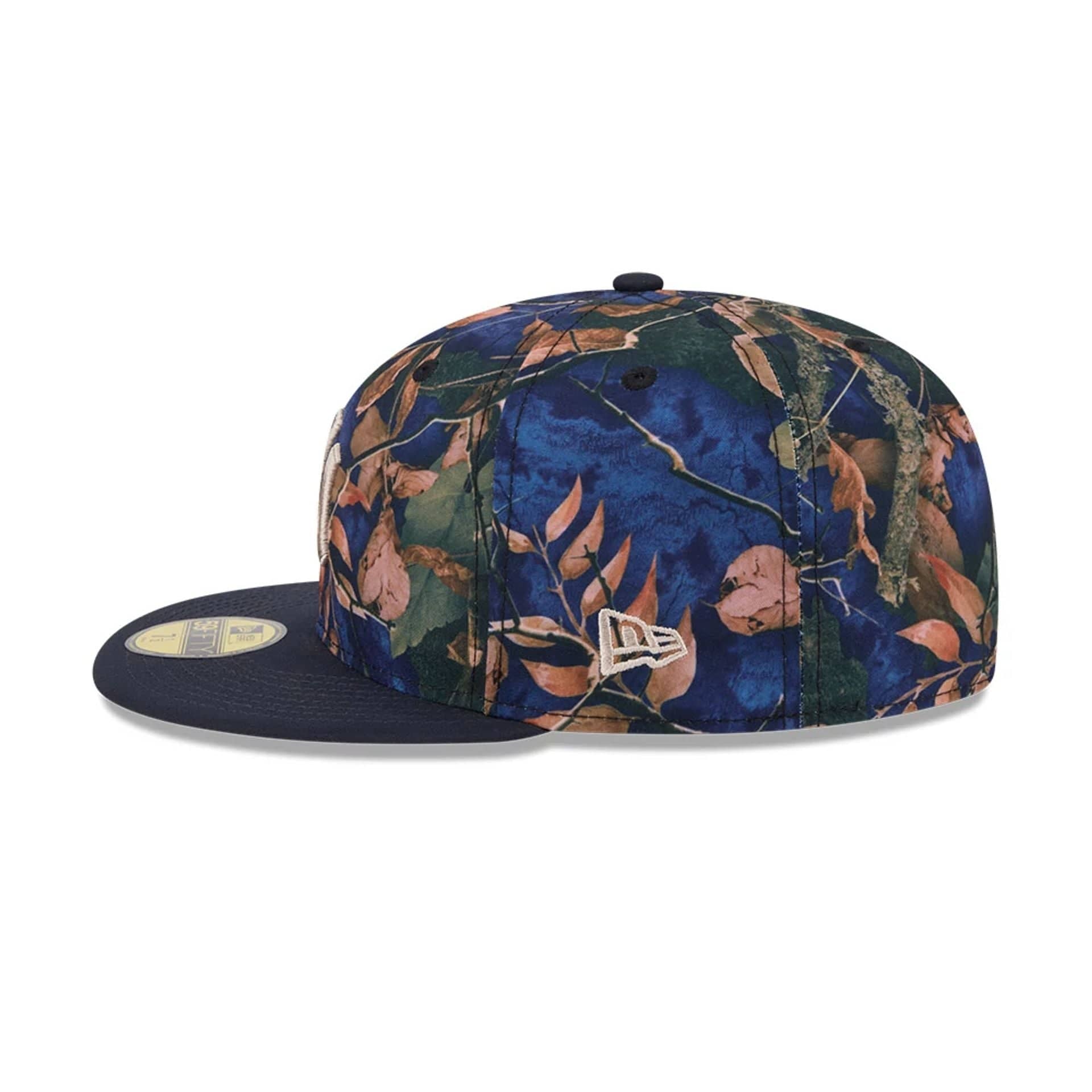 Pictured is this MLB Leaves New York Yankees 59FIFTY Fitted cap in navy. 6
