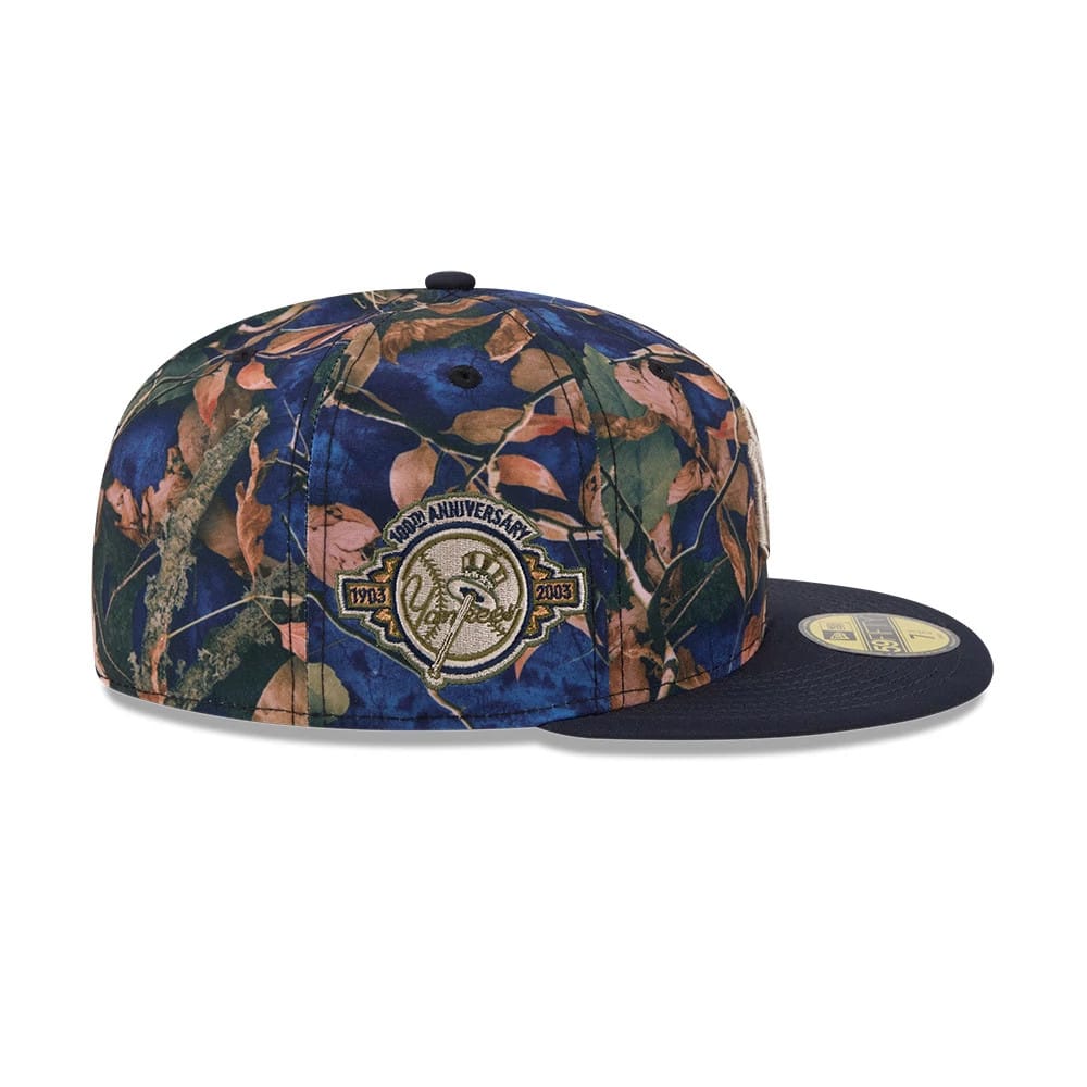 Pictured is this MLB Leaves New York Yankees 59FIFTY Fitted cap in navy. 5