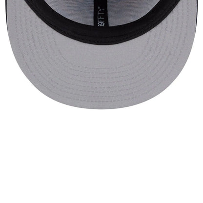 Pictured is this MLB Leaves New York Yankees 59FIFTY Fitted cap in navy. 2