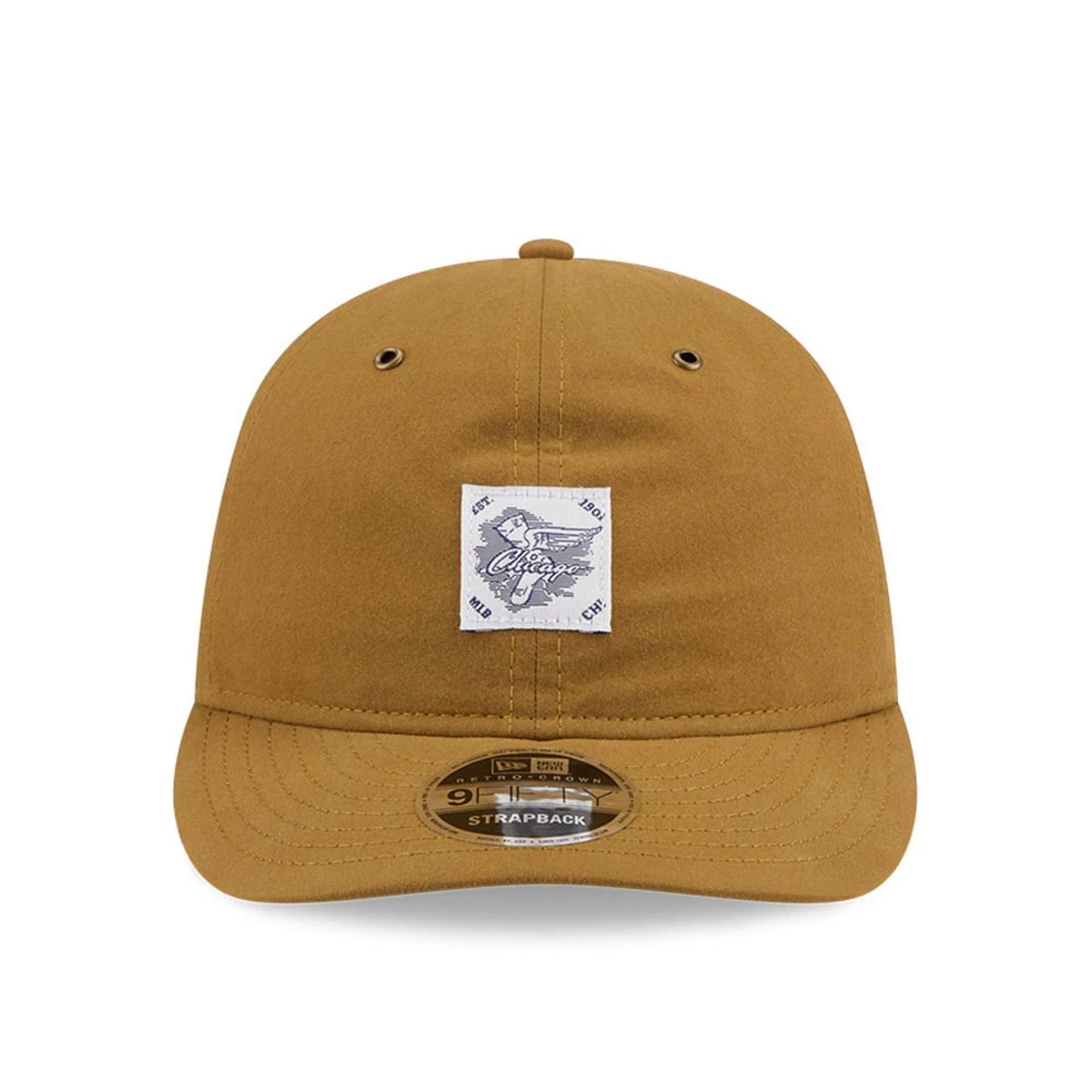 Pictured is this MLB Brushed Chicago White Sox Retro Crown 9FIFTY cap in Dark Beige. 3