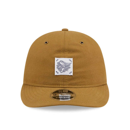 Pictured is this MLB Brushed Chicago White Sox Retro Crown 9FIFTY cap in Dark Beige. 3