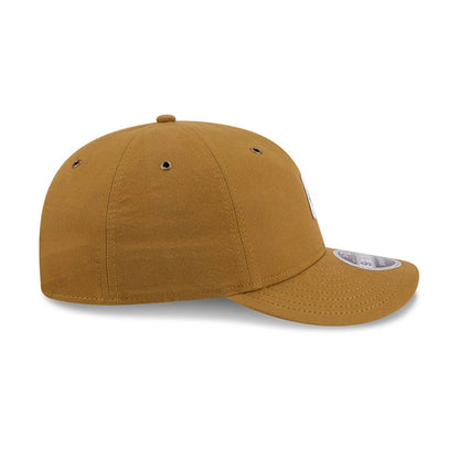 Pictured is this MLB Brushed New York Mets Retro Crown 9FIFTY cap in Dark Beige. 6