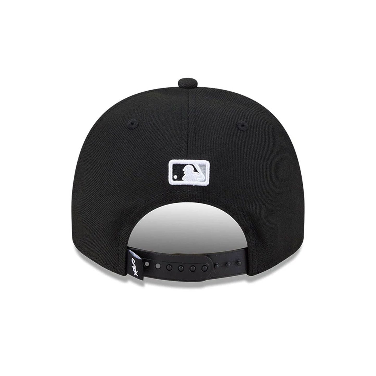 Pictured is this MLB Cartoon Chicago White Sox 9FIFTY A-Frame Snapback cap in black. 7