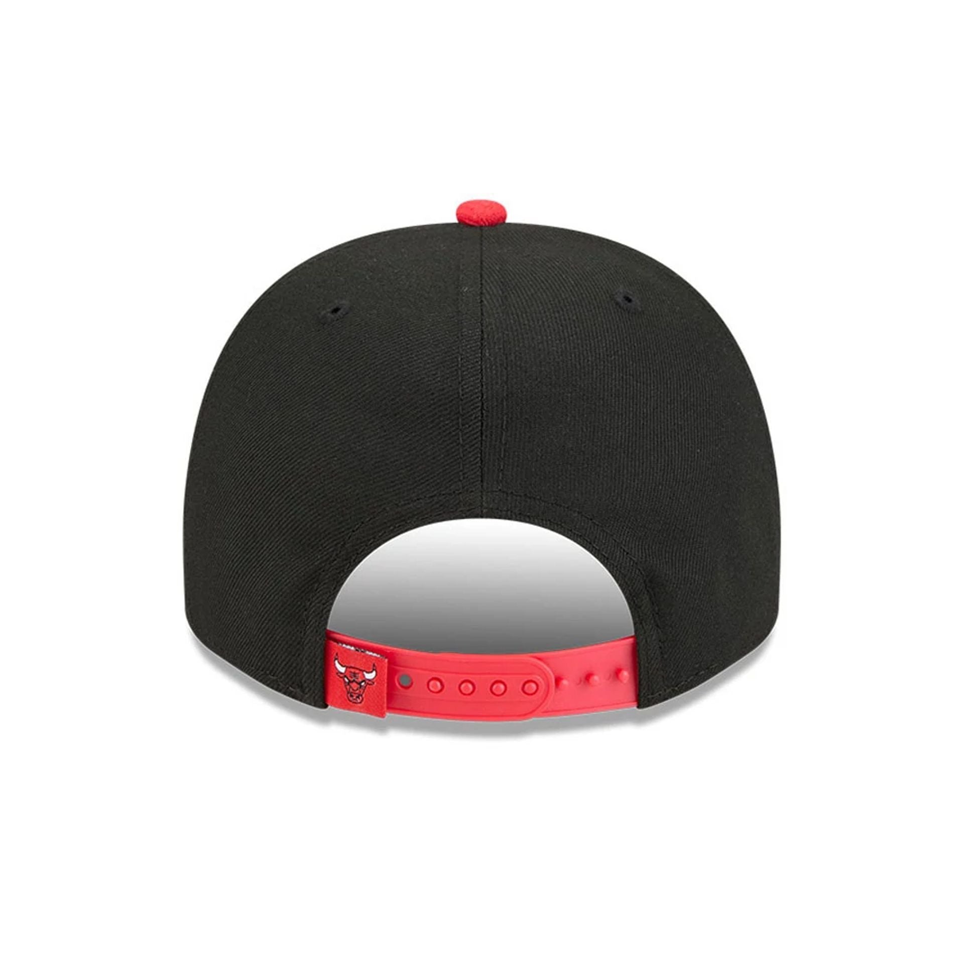 Pictured is this NBA Cartoon Chicago Bulls 9FIFTY A-Frame Snapback cap in black. 5