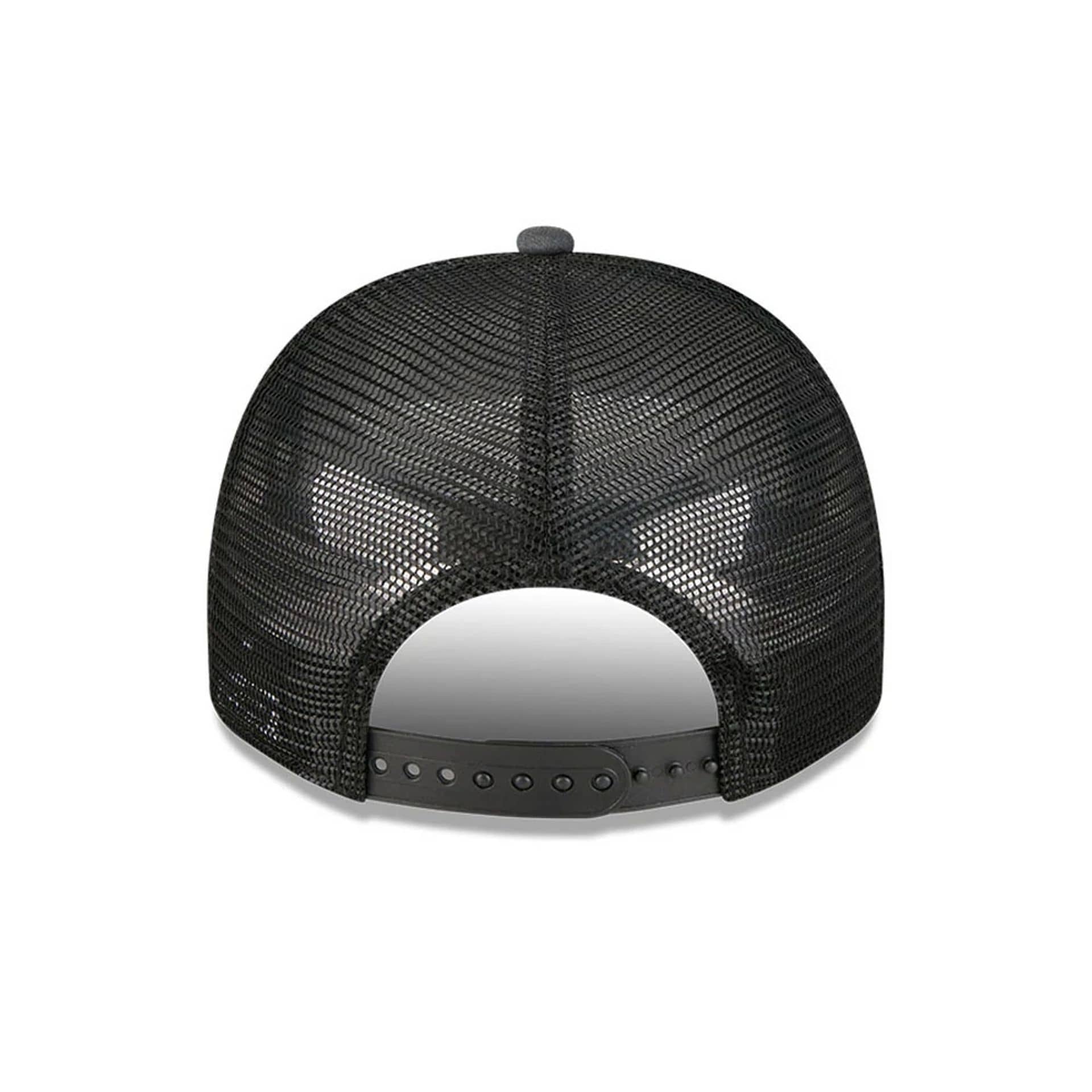 Pictured is this NBA Washed Chicago Bulls 9FIFTY A-Frame Trucker cap in black. 7