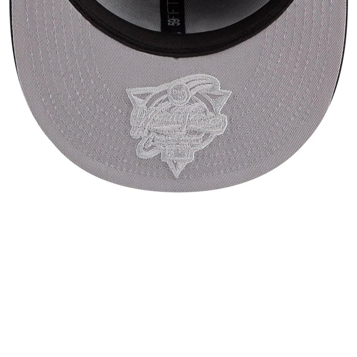 Pictured is this MLB Hidden Hit New York Yankees 59FIFTY Fitted cap in navy. 2