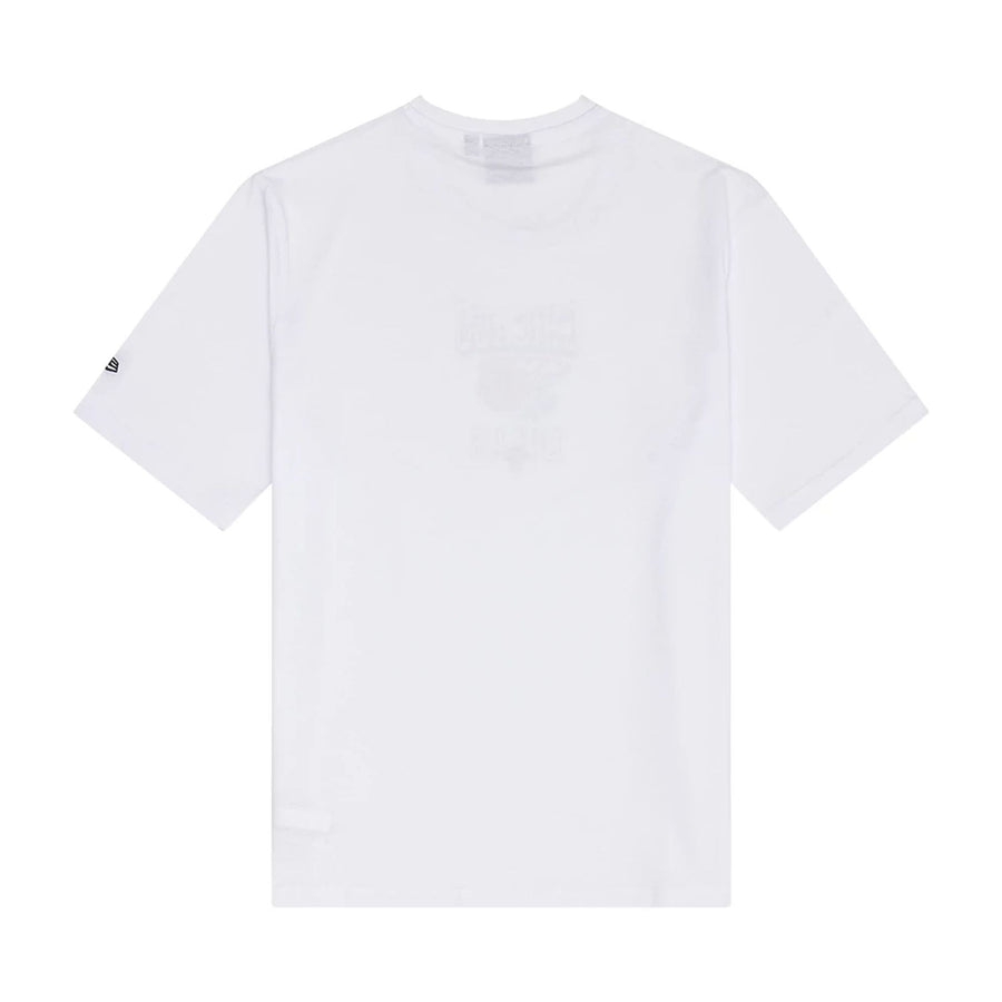 The Male model is wearing Chicago Bulls NBA Graphic White T-Shirt 2