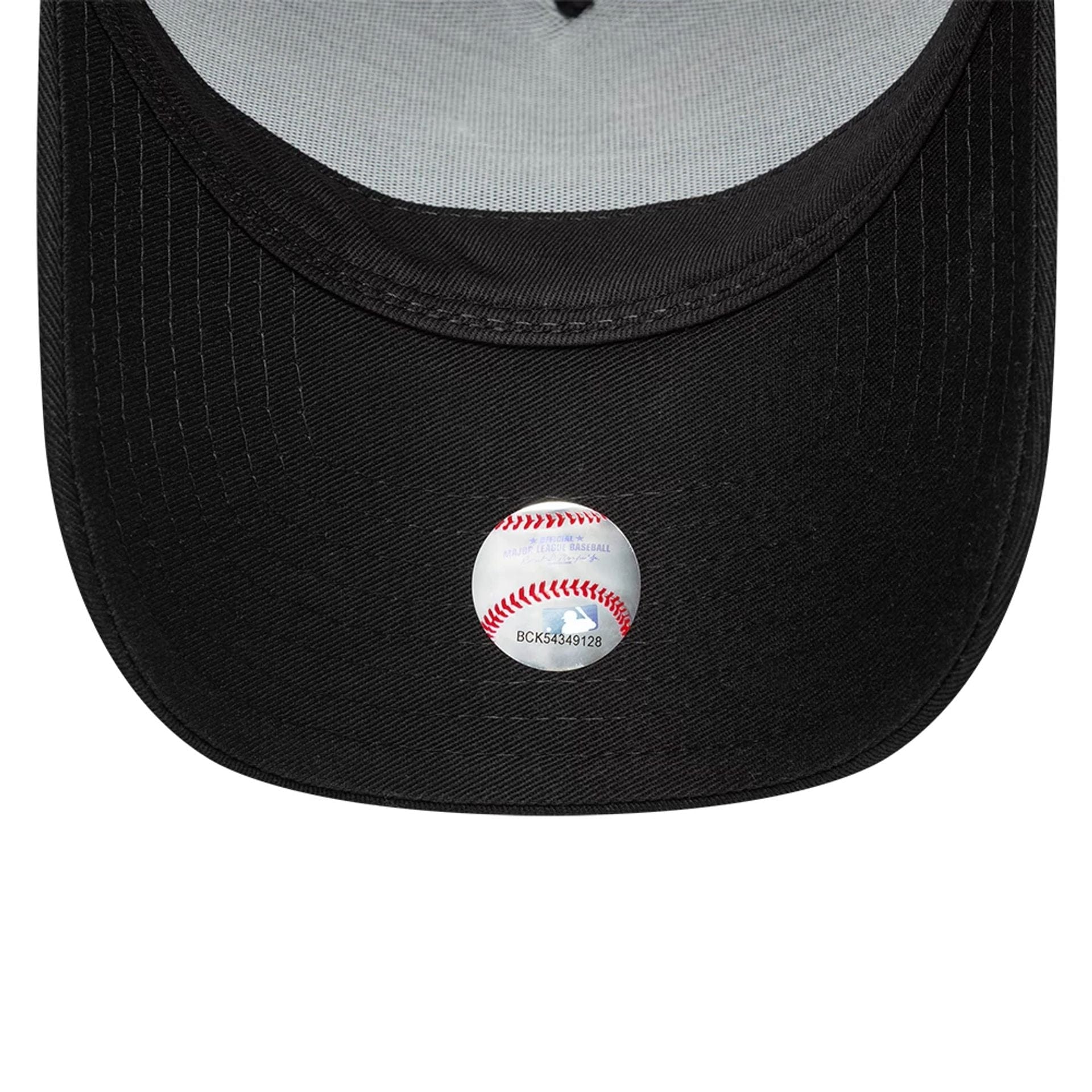 This is a New York Yankees MLB Bats Black 9FORTY E-Frame Adjustable Cap 7