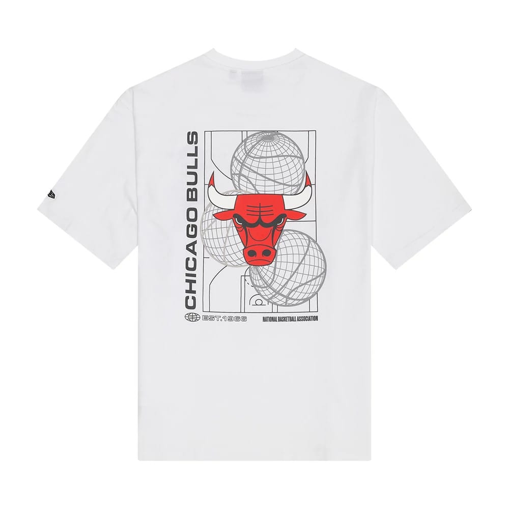 The Male model is wearing Chicago Bulls NBA Heritage Script White Oversized T-Shirt 1