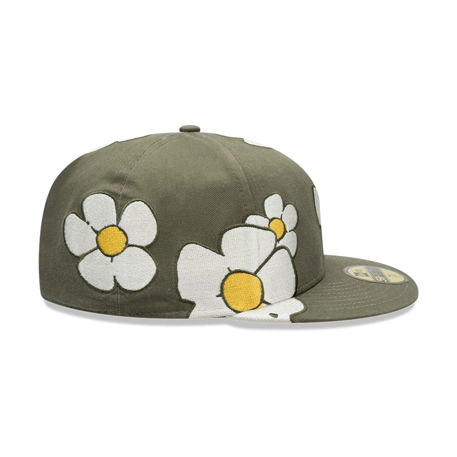 This is a  New Era x Rodrigo Roji Flower Green 59FIFTY Fitted Cap 5