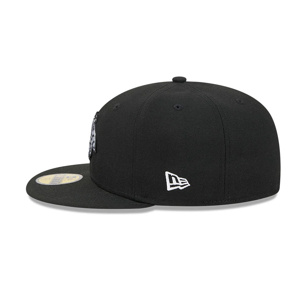 Pictured is this NHL Evergreen Chicago Blackhawks 59FIFTY Fitted cap in black. 6