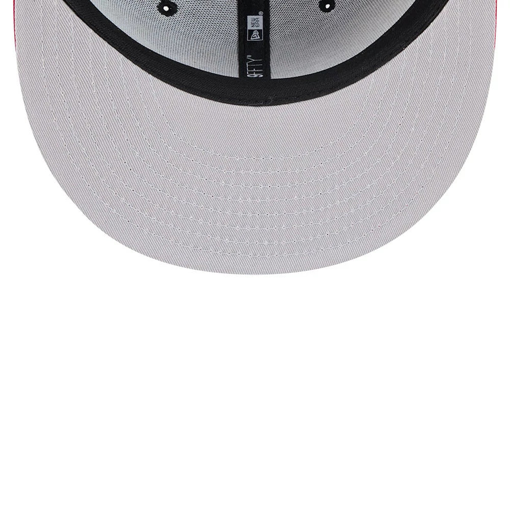 Pictured is this NHL Evergreen Chicago Blackhawks 9FIFTY Snapback cap in black. 2