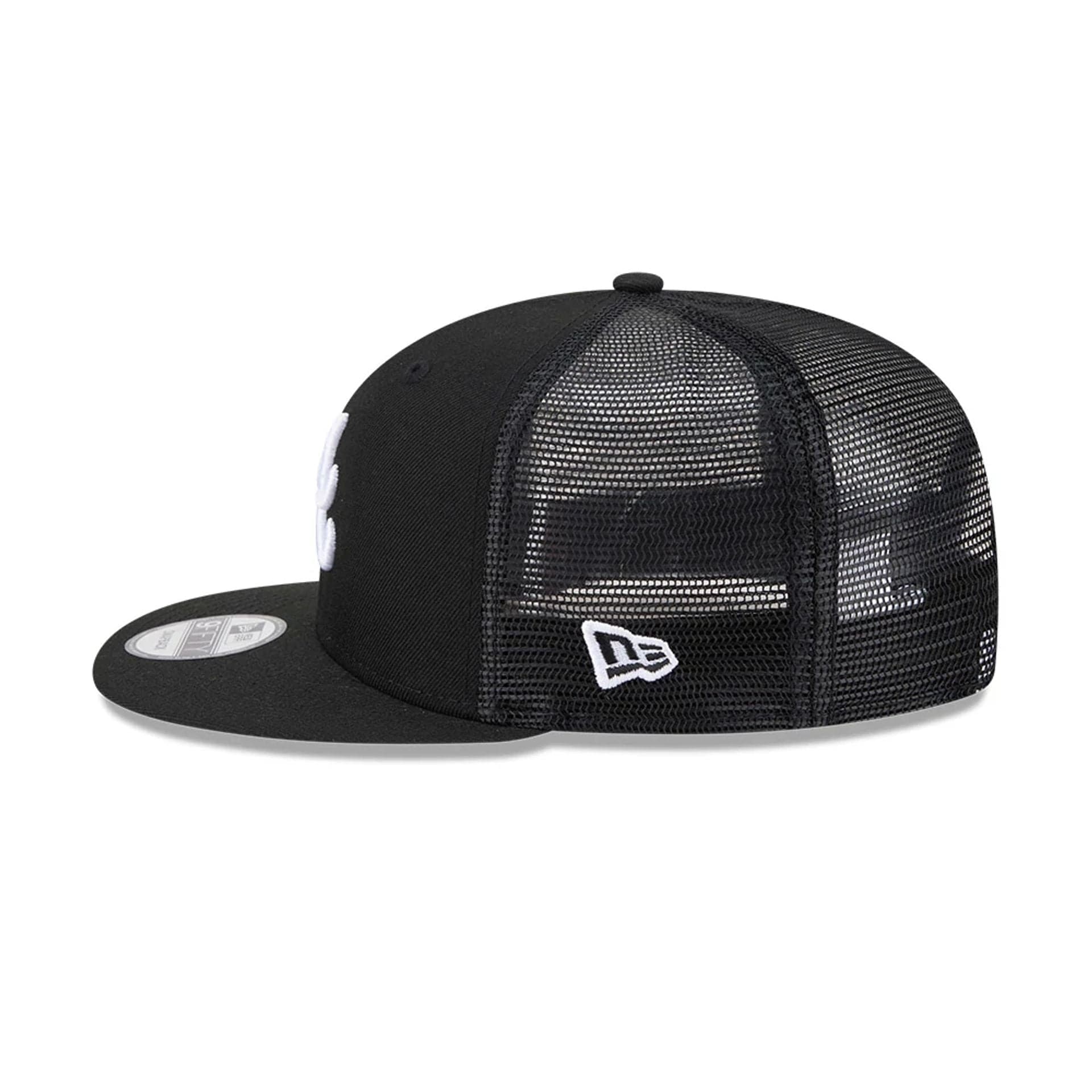 Pictured is this MLB Evergreen Atlanta Braves 9FIFTY Trucker cap in black. 6
