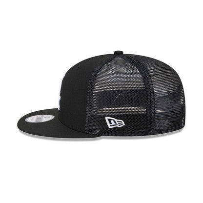 Chicago White Sox MLB Evergreen Black New Era 9FIFTY Trucker Adjustable Cap, side view showing the white embroidered New Era flag logo on the black mesh panels and a grey 9FIFTY size sticker on the flat black visor.