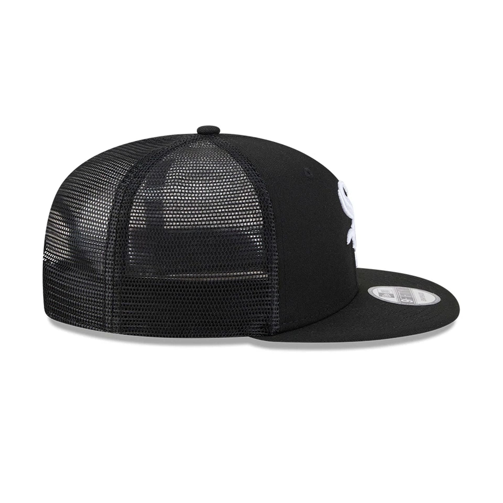 Pictured is this MLB Evergreen Chicago White Sox 9FIFTY Trucker cap in black. 7