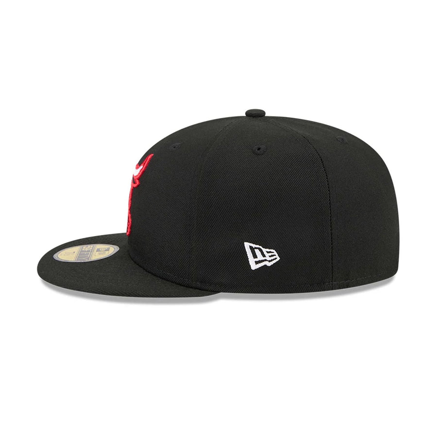Pictured is this NBA Hardwood Classic Chicago Bulls 59FIFTY Fitted cap in black. 7