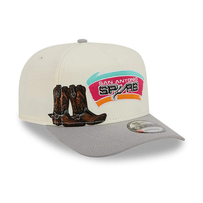San Antonio Spurs NBA Grey New Era 9FIFTY A-Frame Snapback Adjustable Cap, front view showing a embroidered logo with cowboy boots on the front panel, grey flat visor, and 9FIFTY size sticker.