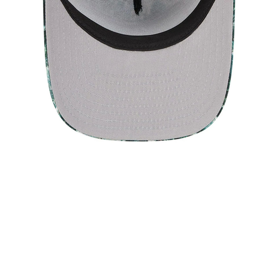 Pictured is this New Era Holiday Essentials 59FIFTY A-Frame Fitted cap in dark green. 2