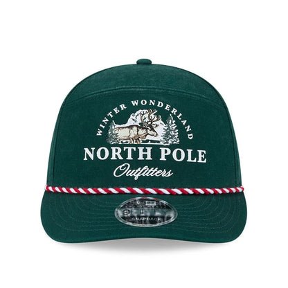 Pictured is this New Era Holiday Essentials 9FIFTY Split Panel Snapback cap in dark green. 3