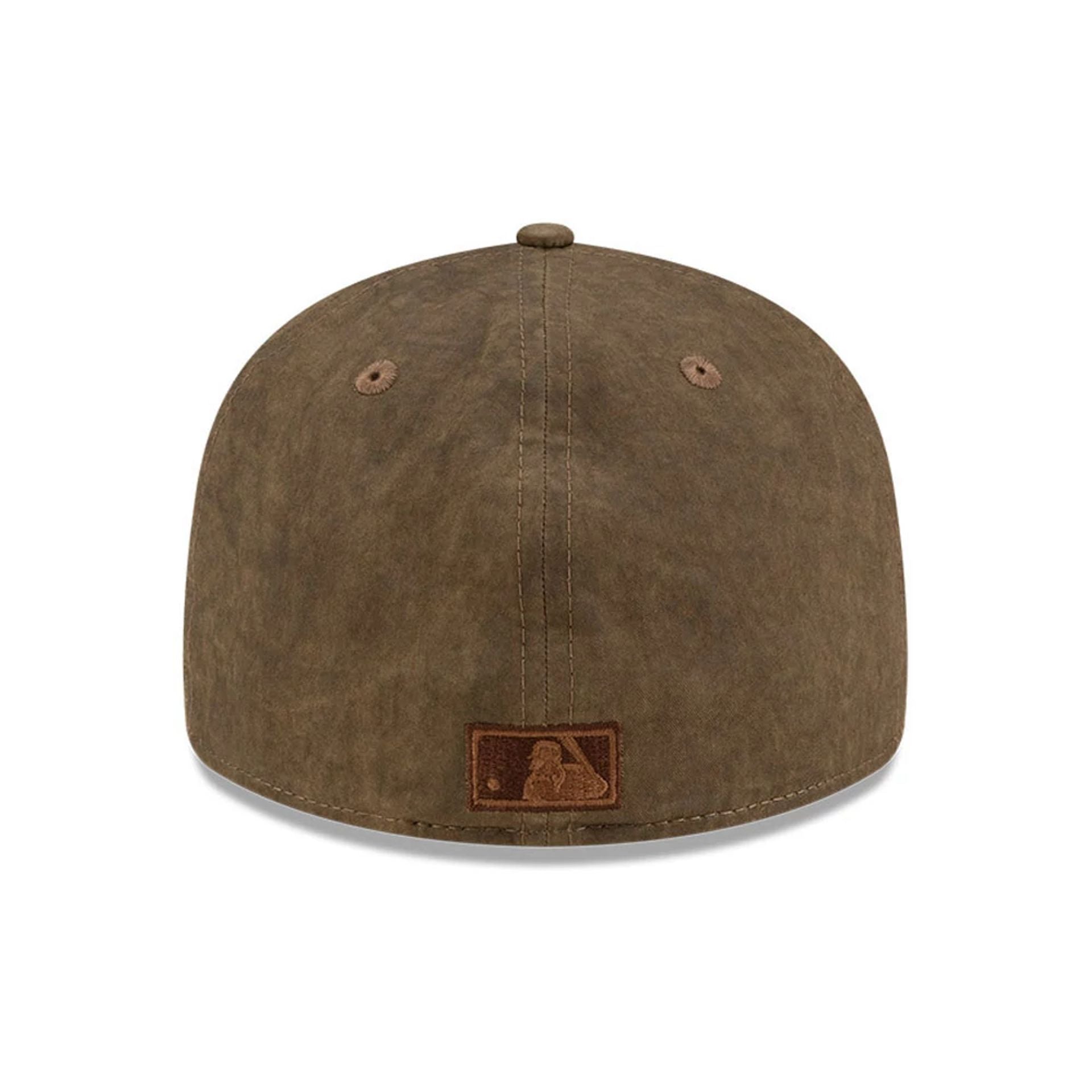 Pictured is this MLB Utility Linen New York Mets Retro Crown 59FIFTY Fitted cap in open brown. 7