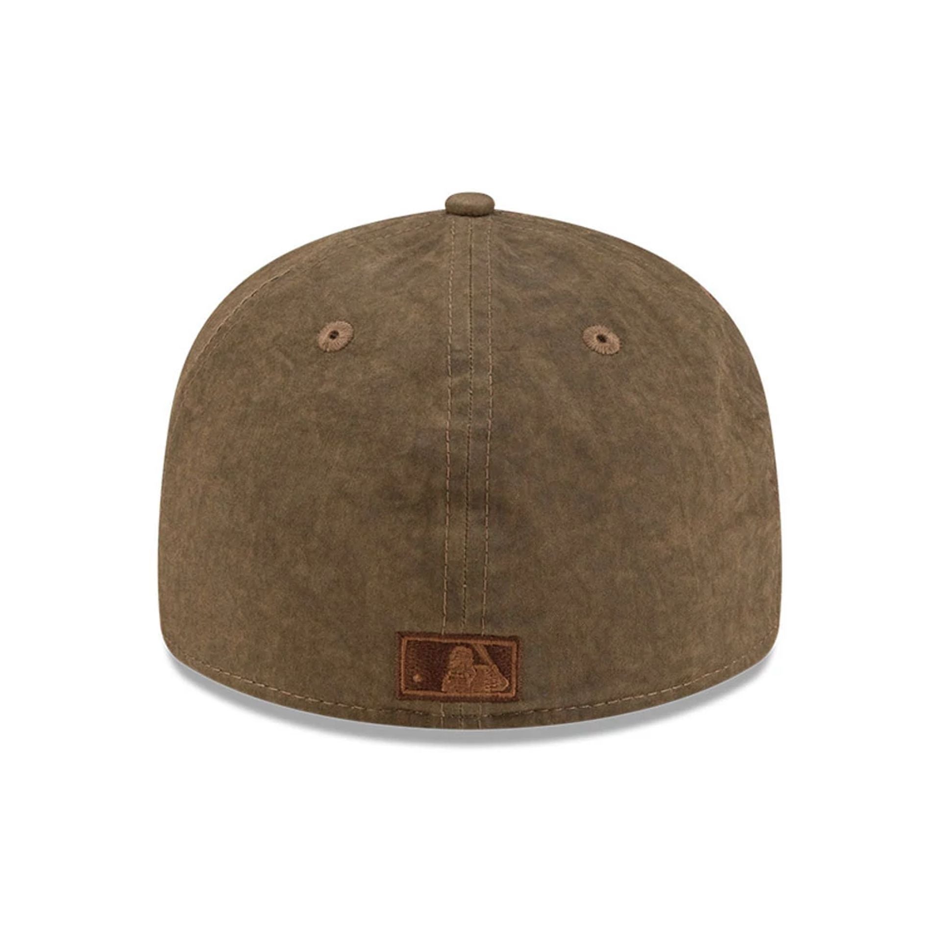 Pictured is this MLB Utility Linen Chicago White Sox Retro Crown 59FIFTY Fitted cap in open brown. 7