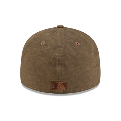 Pictured is this MLB Utility Linen Chicago White Sox Retro Crown 59FIFTY Fitted cap in open brown. 7