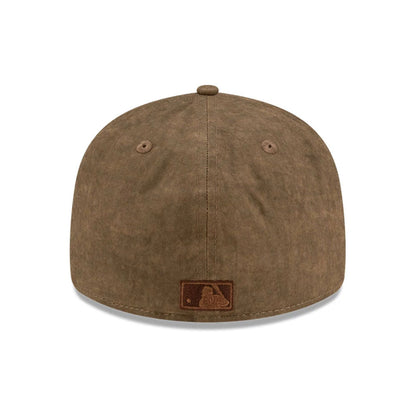 Pictured is this MLB Utility Linen Boston Red Sox Retro Crown 59FIFTY Fitted cap in open brown. 7