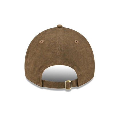 Pictured is this MLB Utility Linen Chicago White Sox 9TWENTY A-Frame cap in open brown. 6