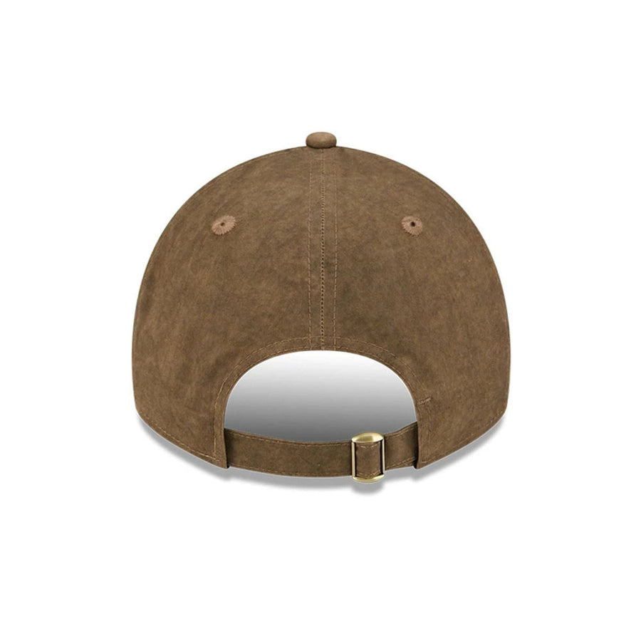 Pictured is this MLB Utility Linen Chicago White Sox 9TWENTY A-Frame cap in open brown. 6