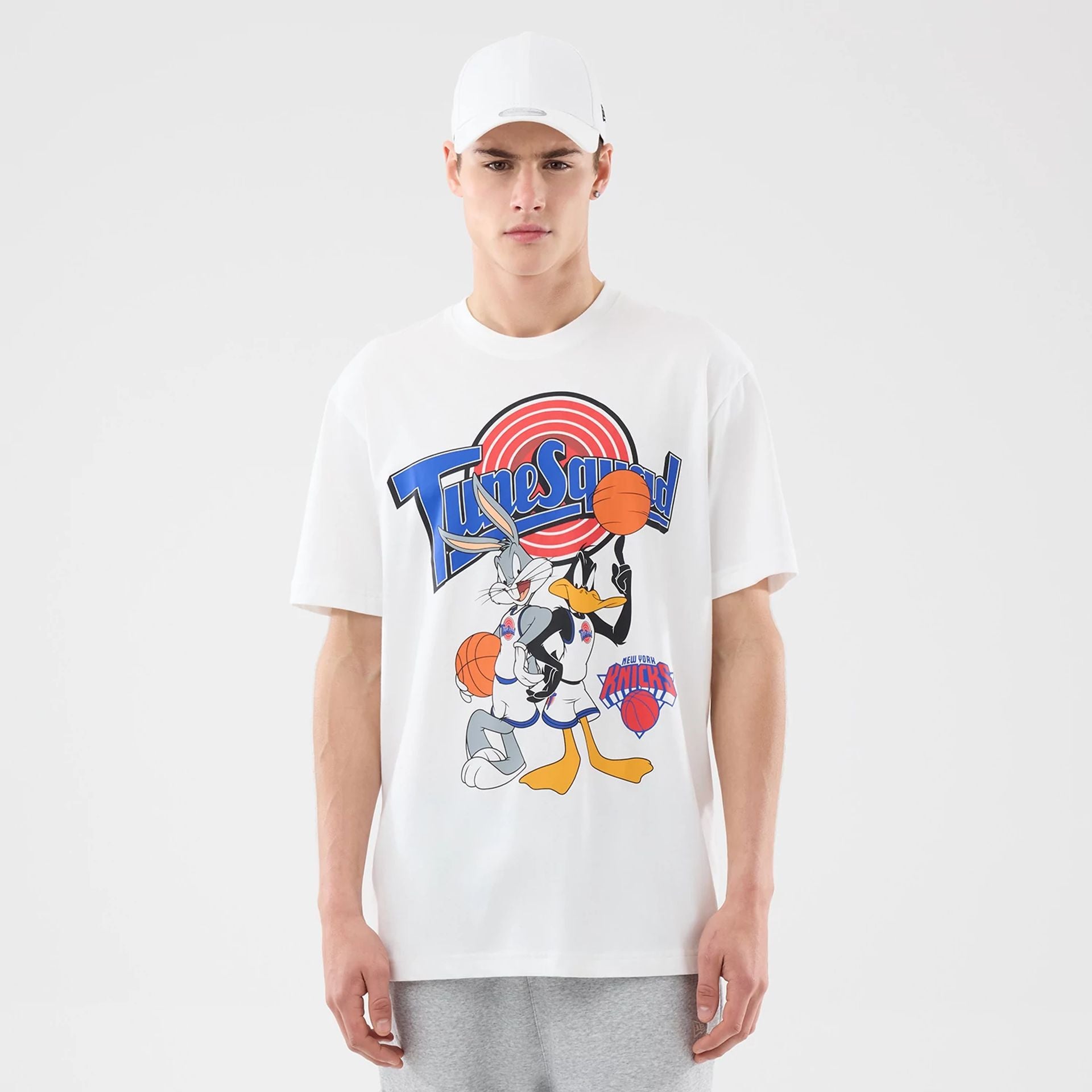 The model is wearing this Space Jam 2 X NBA New York Knicks T-Shirt in white. 1