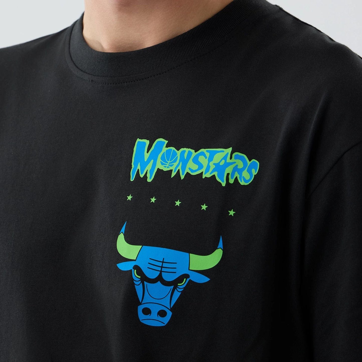 The model is wearing this Space Jam 2 X NBA Chicago Bulls T-Shirt in black. 5