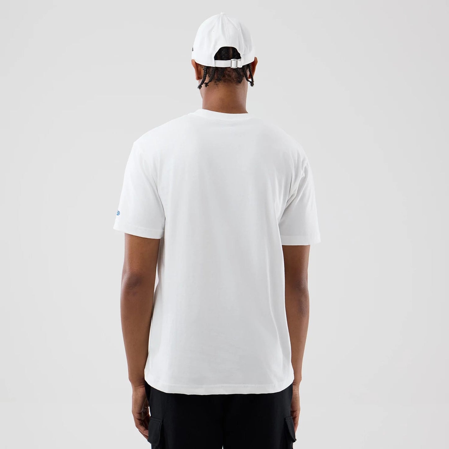 The model is wearing this Space Jam 2 X NBA Chicago Bulls T-Shirt in white. 2