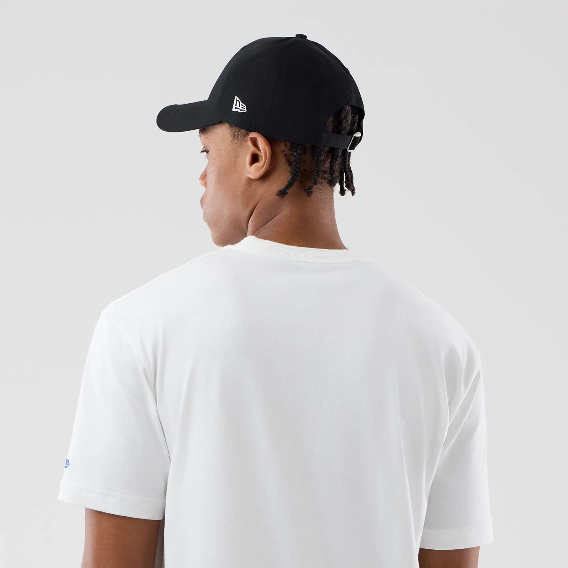 The model is wearing this Space Jam 2 X NBA LA Lakers T-Shirt in white. 7