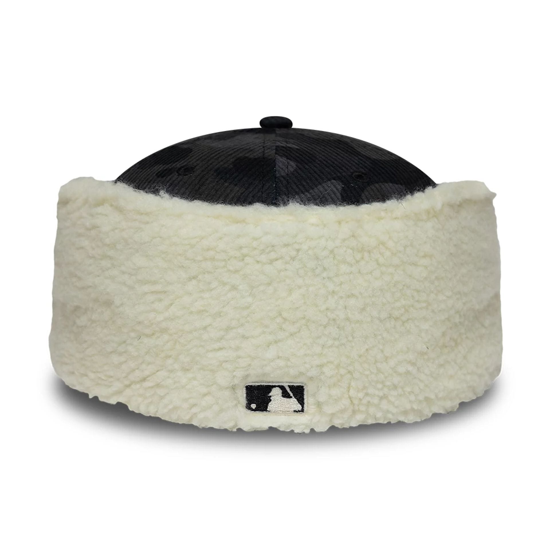 Pictured is this MLB Cord Chicago White Sox Downflap 59FIFTY Fitted cap in black. 4