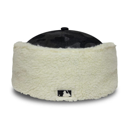 Pictured is this MLB Cord Chicago White Sox Downflap 59FIFTY Fitted cap in black. 4