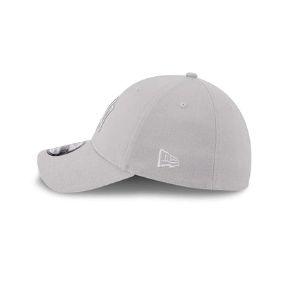 New York Yankees MLB Metallic Grey New Era 39THIRTY Stretch Fit Cap, side view showing the white embroidered New Era flag logo on the left side, with a curved visor and structured grey crown featuring grey stitching.
