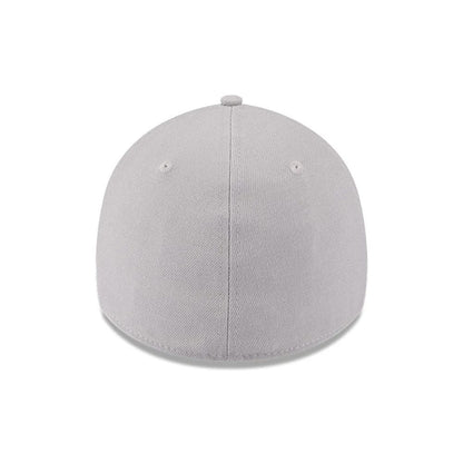 Pictured is this MLB Metallic New York Yankees 39THIRTY Stretch Fit cap in grey. 4