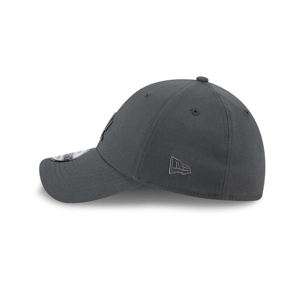 Pictured is this MLB Steel LA Dodgers 39THIRTY Stretch Fit cap in charcoal. 4