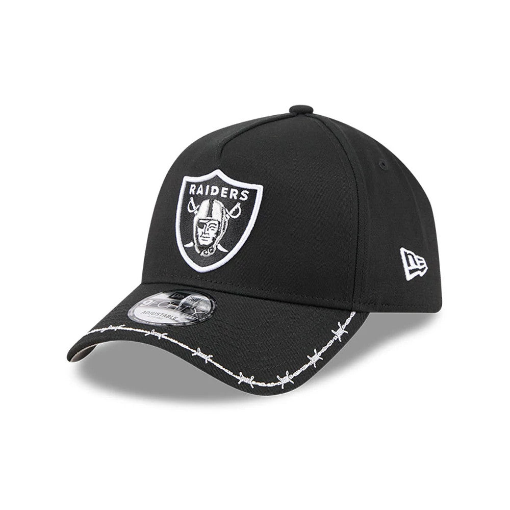 Las Vegas Raiders NFL Barb Visor Black New Era 9FORTY A-Frame Adjustable Cap, three-quarter view with a white embroidered Raiders logo on the front panel, barbed wire embroidery on the visor edge, and a 9FORTY size sticker on the visor.