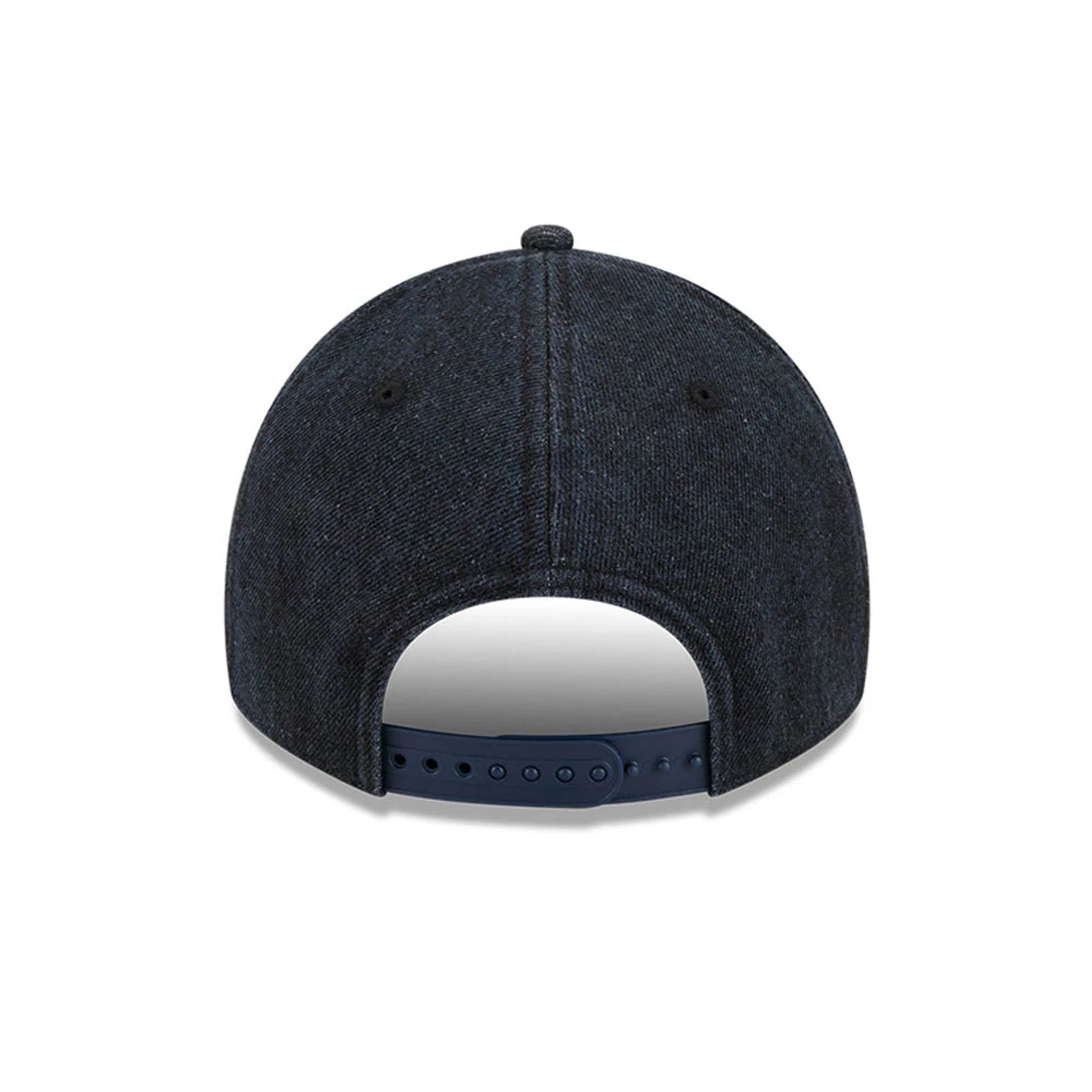 Pictured is this MLB Overwash New York Yankees 9TWENTY A-Frame cap in navy. 6