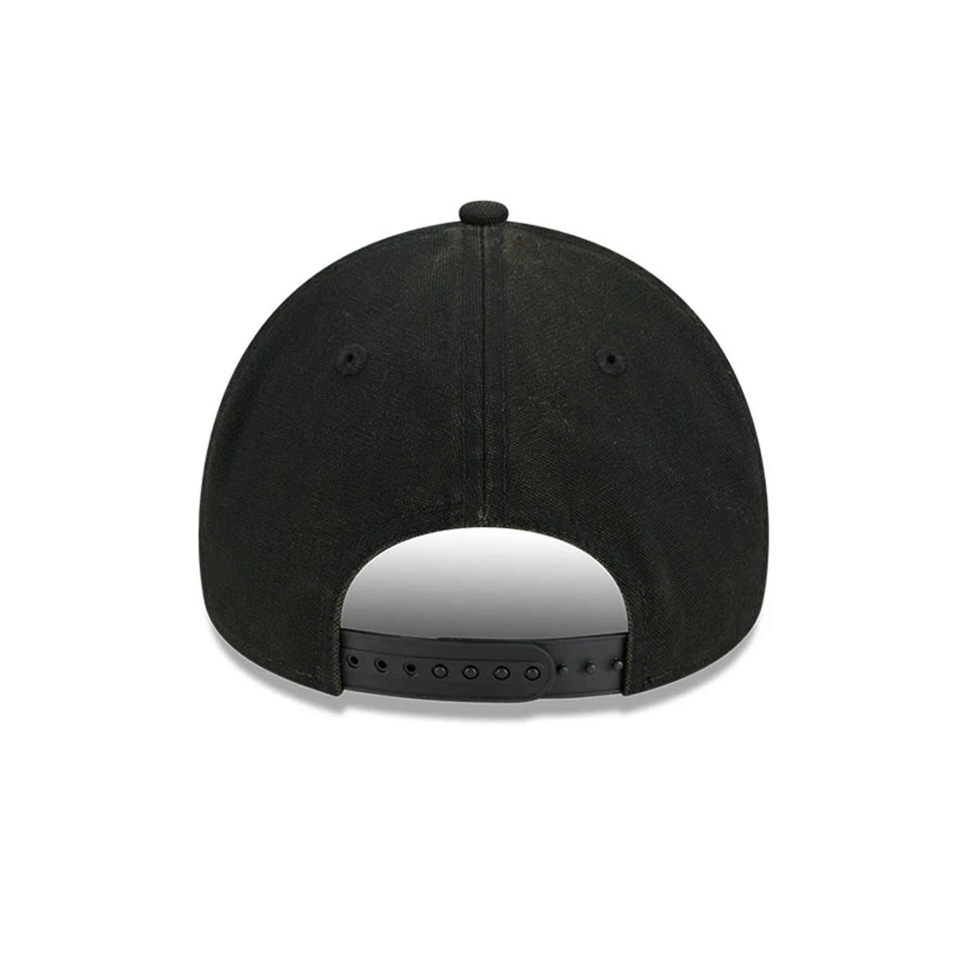 Pictured is this MLB Washed Canvas New York Yankees 9FORTY A-Frame cap in black. 4