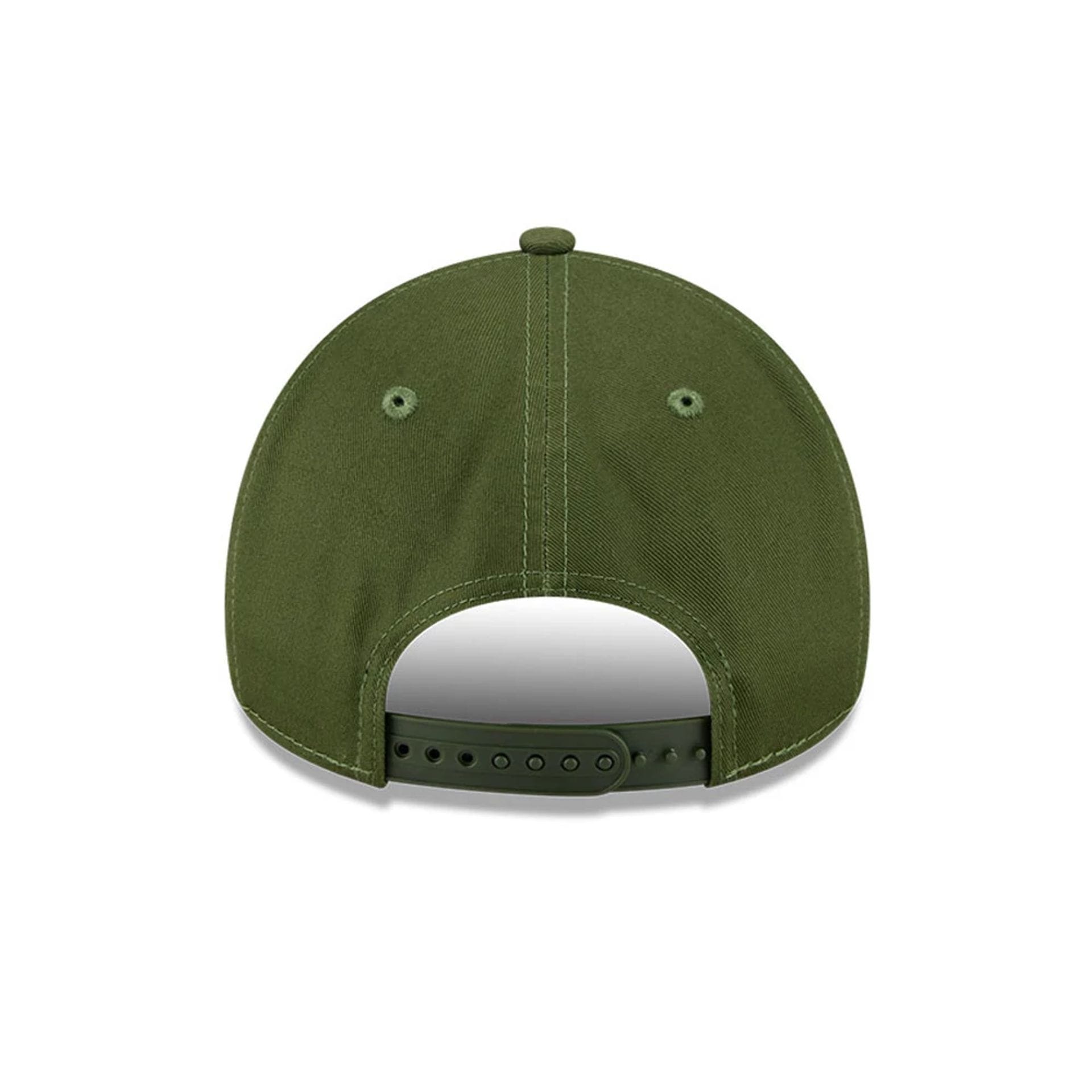 Pictured is this MLB Autumn Mix New York Yankees 9FORTY A-Frame cap in dark green. 7