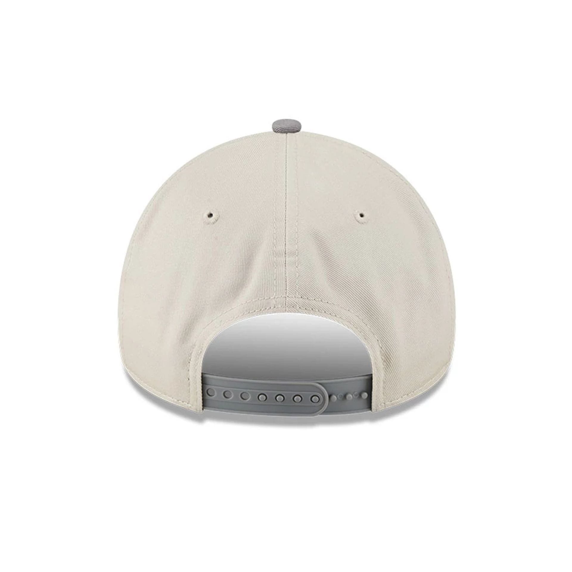 Pictured is this NBA Stone Storm Chicago Bulls 9FORTY A-Frame cap in light beige. 4